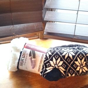 Nwt S/M 5-7 Muk Luk Women's Cabin Socks